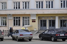 Входная группа Минобрнауки УР.  Максима Горького,  73
